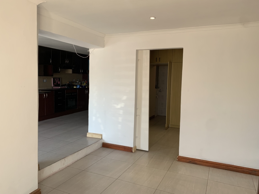 To Let 2 Bedroom Property for Rent in Protea Heights Western Cape